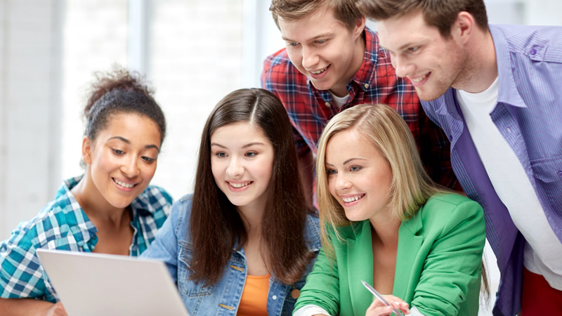 Top 7 Student Engagement CRM Tools in 2024