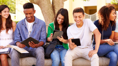 Connecting with students in the mobile world Connecting with students in the mobile world